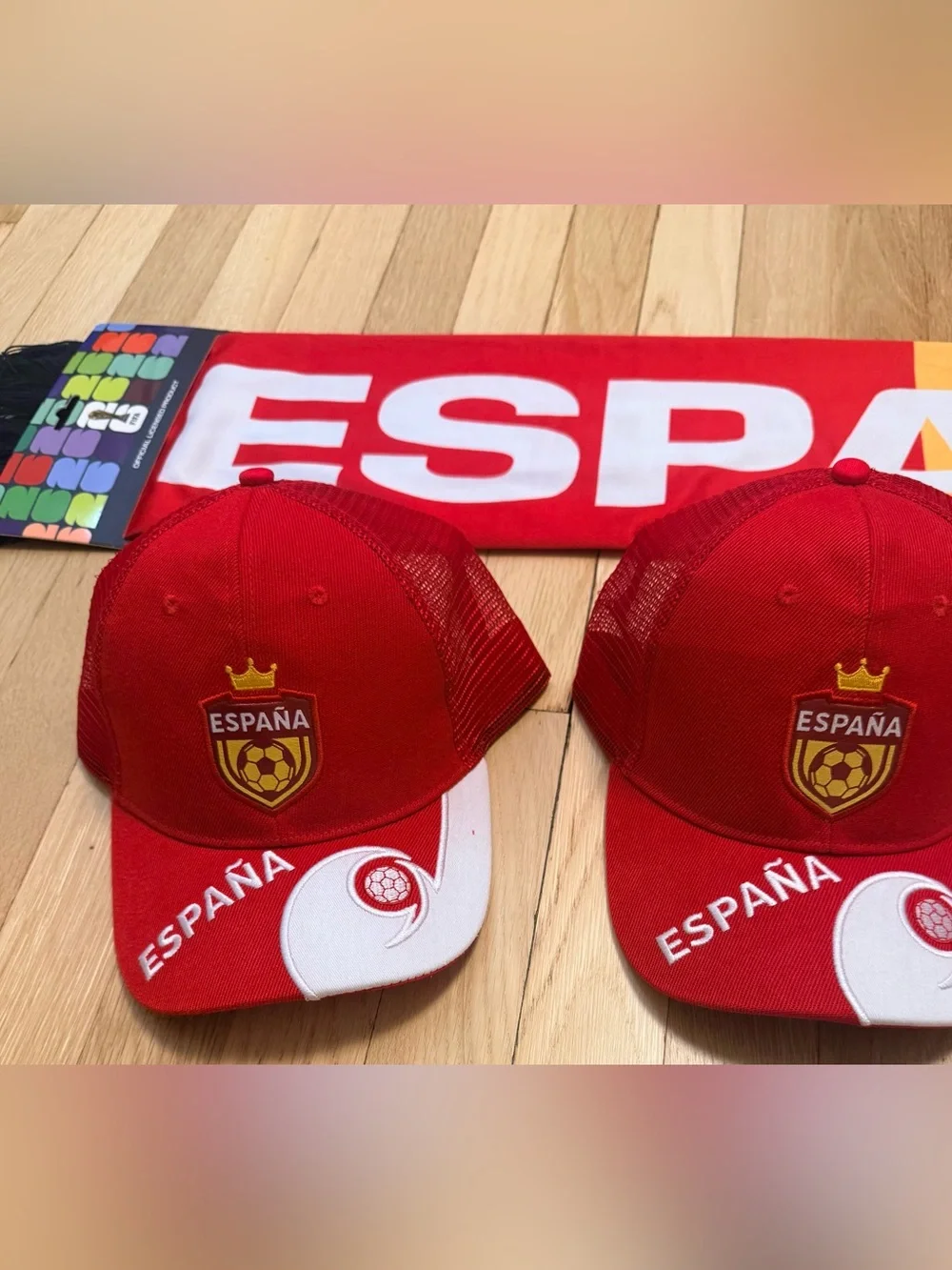 España Spain Soccer Fan Pack - Team Hats (2) and Fifa Scarfs (2) - NEW